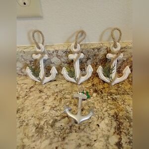 4x wooden decoration anchor, 3 white And 1 Silver Can Use As Ornaments